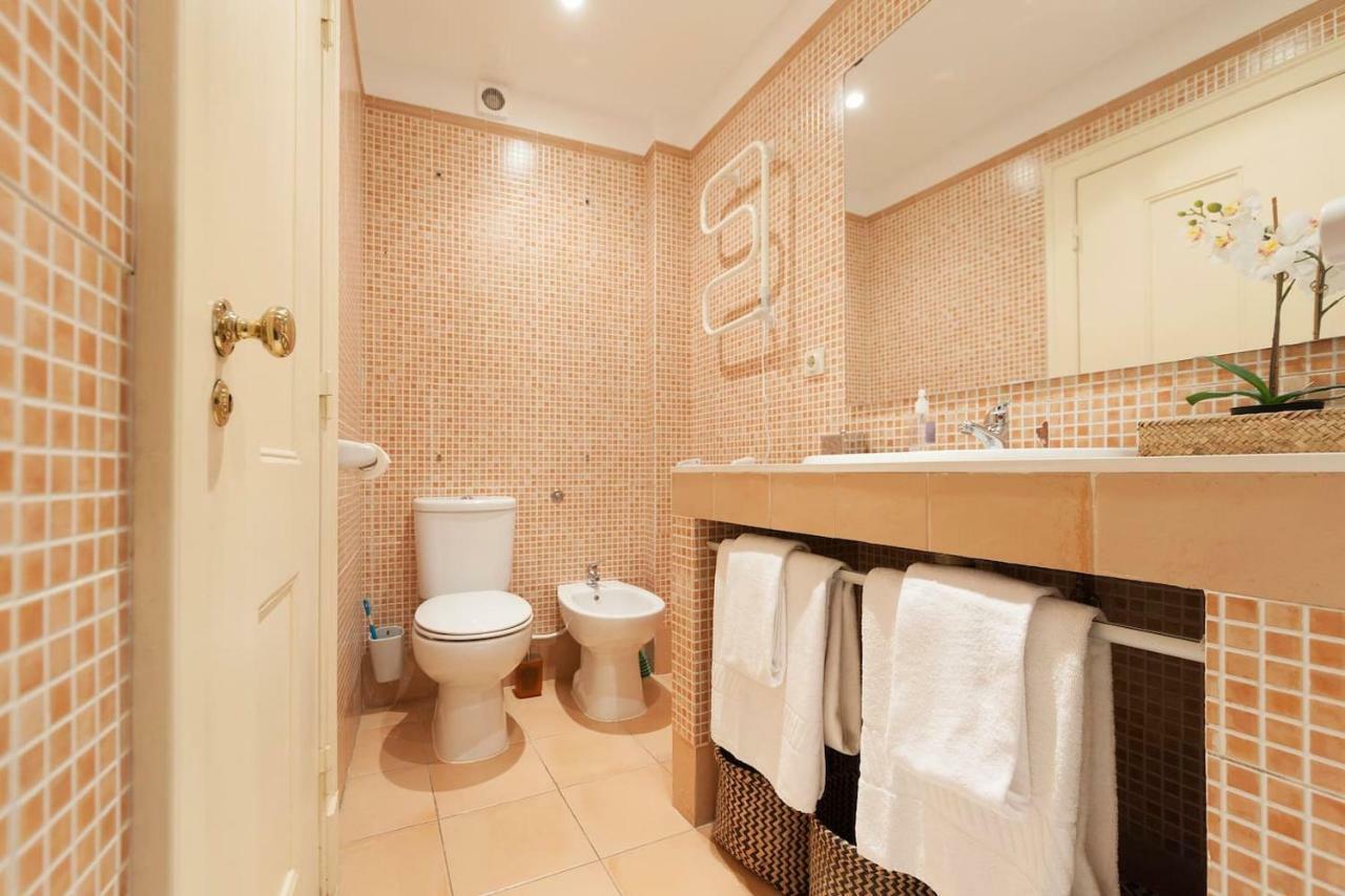 2 Bedroom Apartment With Patio Next To Avenida Da Liberdade Лиссабон Экстерьер фото