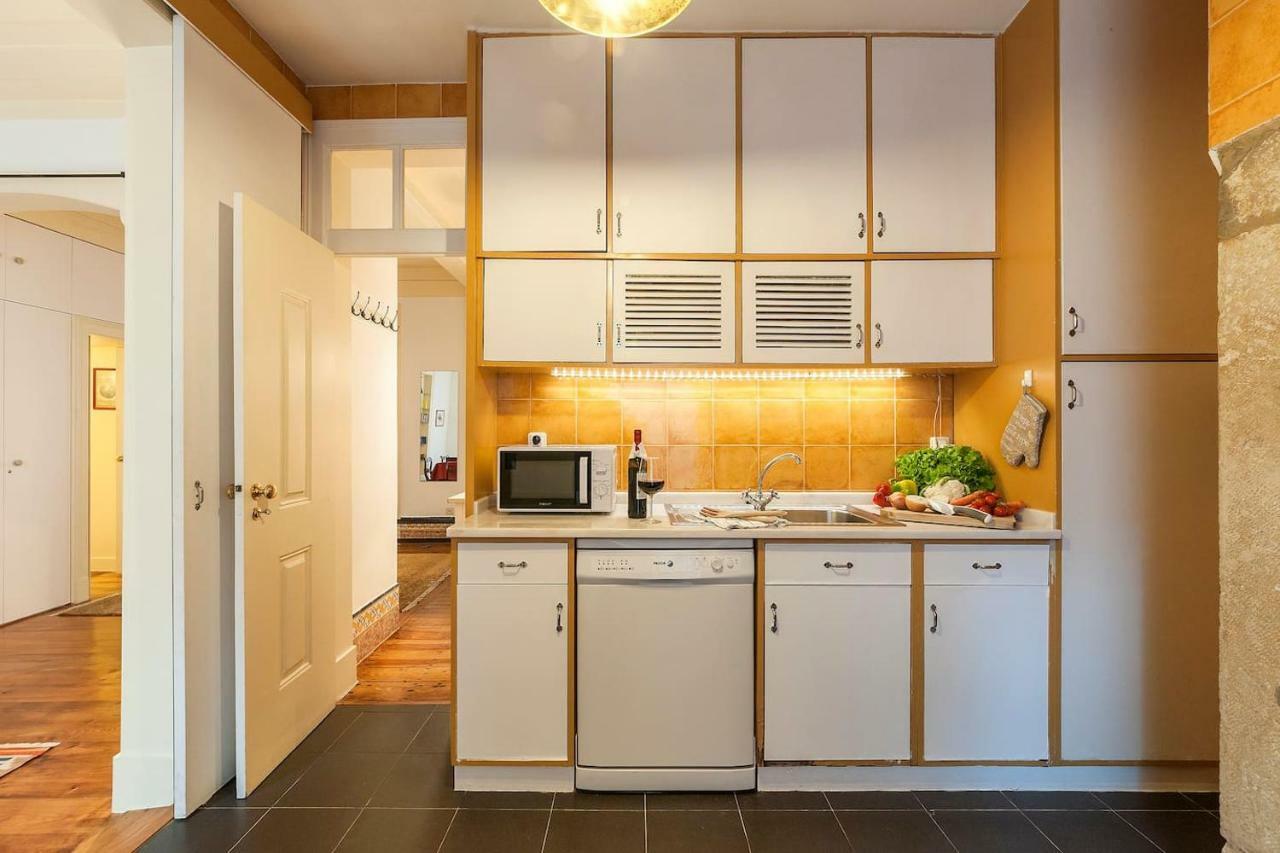 2 Bedroom Apartment With Patio Next To Avenida Da Liberdade Лиссабон Экстерьер фото
