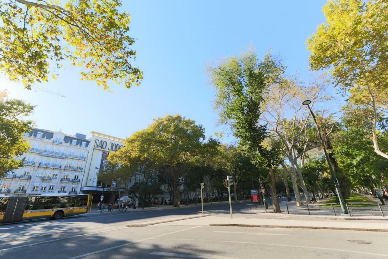 2 Bedroom Apartment With Patio Next To Avenida Da Liberdade Лиссабон Экстерьер фото