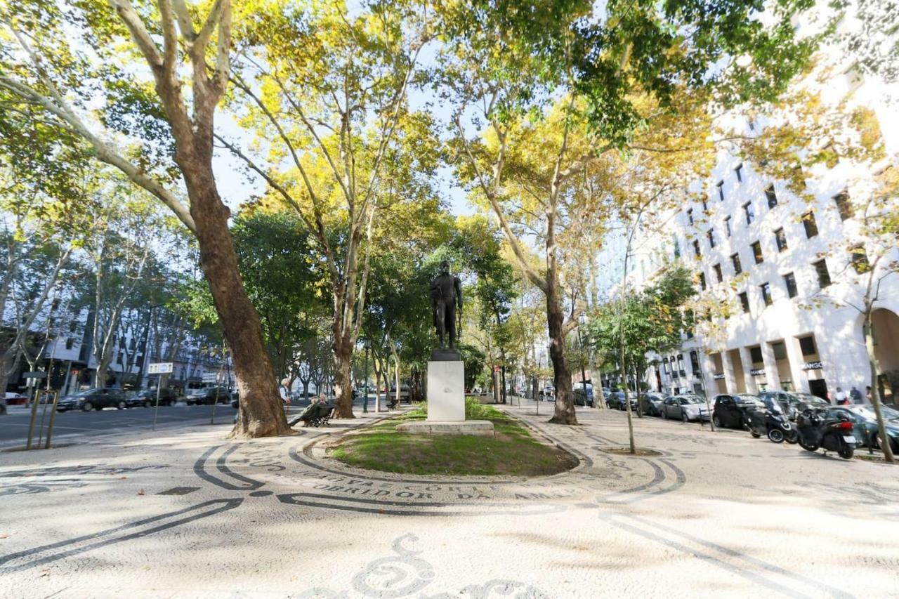 2 Bedroom Apartment With Patio Next To Avenida Da Liberdade Лиссабон Экстерьер фото